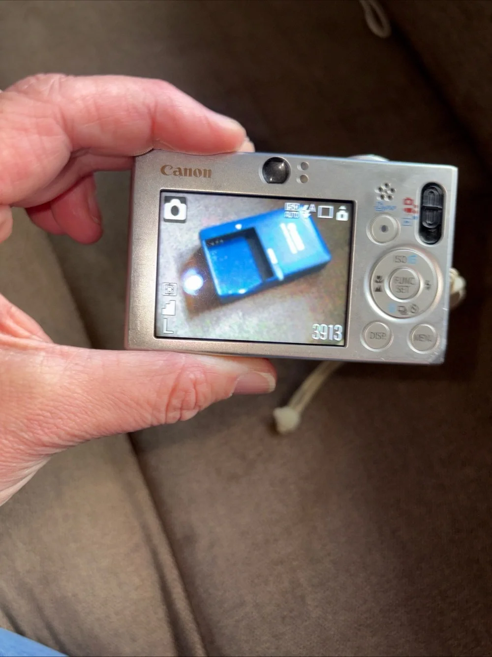 Canon PowerShot SD1000 Digital ELPH 7.1MP Camera Silver W/card & Charger Tested